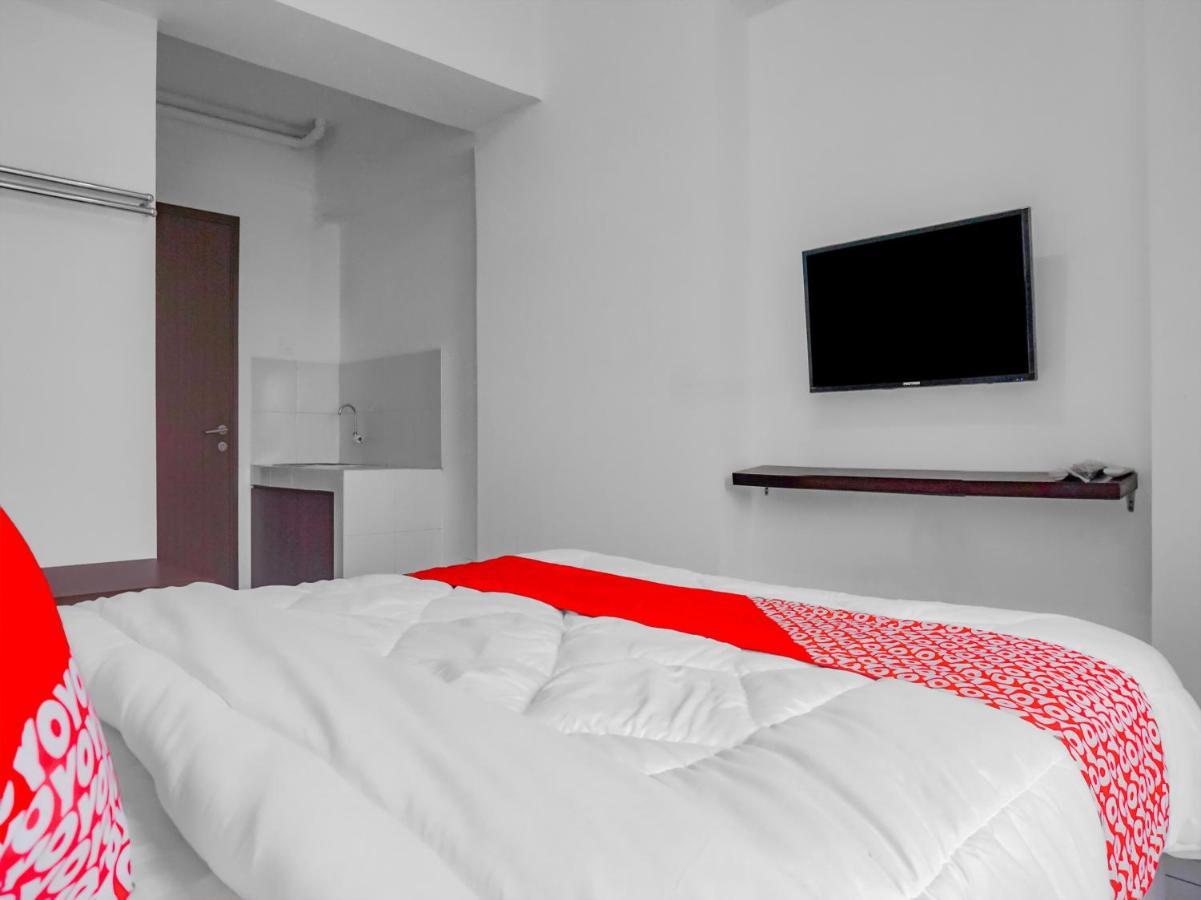 Vaccinated Staff - OYO 90241 Gunung Putri Square Apartment Bogor Exterior foto